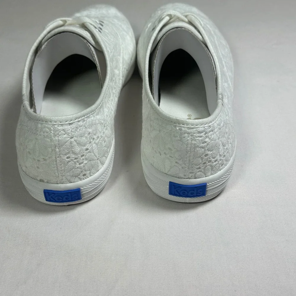 Keds Women's White Lace Sneakers Shoes Size 9.5M Fashion Casual New in Box‎